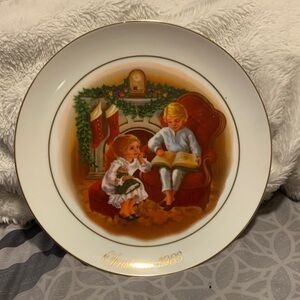 Avon Christmas 1983 Decorative Plate
